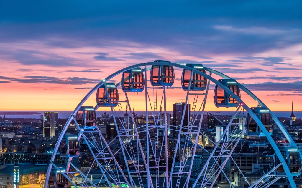 Puhkus pealinnas ja Skywheel of Tallinn