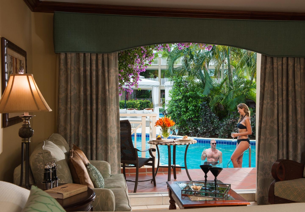 st-lucia-grande-swim-up-honeymoon-club-room